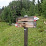 Bei Kasern zweigt der Weg Nr. 22A zur Grünwaldalm ab
