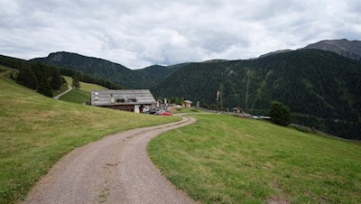 Von der Sunnolm führt der Wanderweg Nr. 8 in Richtung Pichlberg