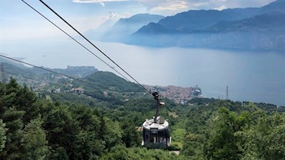 Mit der Seilbahn von Malcesine auf den Monte Baldo