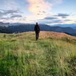 Im Schein der untergehenden Abendsonne zur Schatzerhütte