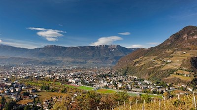 Blick auf das herbstlich gefärbte Bozen