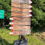 Der Anstieg zur Stadlalm ist mit 0:50 h ausgeschildert