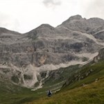 Der Abstieg vom Zwölferkofel erfolgt auf dem Hinweg