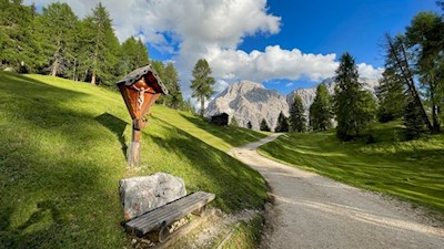 Die Wanderung zur Ütia da Rit führt durch eine bezaubernde Landschaft