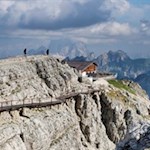 Von der Lagazuoihütte führt ein schön angelegter Weg auf den Gipfel des Kleinen Lagazuoi