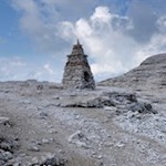 Steinpyramide nahe der Boehütte