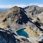 Am Fuße der Liffelspitze schimmert der Schwarzsee