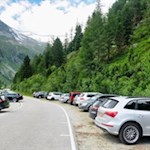 Am Ostufer finden sich zahlreiche Parkmöglichkeiten