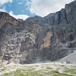 Am Fuße des Zehnerkofel liegt die Schneehöhle