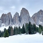 Der Adolf Munkel Weg öffnet verträumte Ausblicke auf die Geislerspitzen