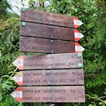 The ascent to Glatsch Alm mountain hut is well signposted