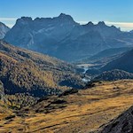 Ai piedi delle Tre Cime di Lavaredo, si aprono splendide viste sul lago di Misurina