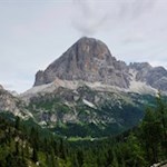 Neben uns erhebt sich die imposante Tofana di Rozes