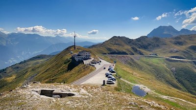 Vom Penser Joch steigt der Weg auf den Gänsekragen an