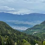 Ausblick auf Bozen und die dahinter aufragenden Dolomiten