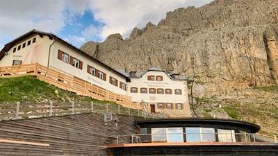 Kölner Hütte und Laurins Lounge am Rande des Rosengarten