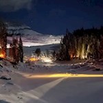 In der Adventszeit wird am Karersee ein bezaubernder Weihnachtsmarkt abgehalten