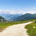 Auf dem Panoramarundweg Jochtal öffnen sich Ausblicke auf Sterzing und seine Bergwelt