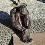 Bronzestatue am alten Hafen Malcesines