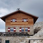 Die-Latemarhütte-im-neuen-Design