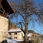 Unsere Wanderung führt an alten Gehöften vorbei