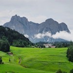 Unterwegs öffnen sich malerische Ausblicke auf den Schlern