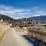 From Snodres, the panoramic trail briefly follows a paved road