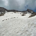 Selbst Anfang Juli trifft man während des Anstiegs oftmals noch auf Schnee...