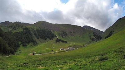 Blick auf die Fane Alm auf dem Weg zur Tschiffernaun Alm