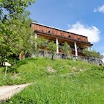 Das Berggasthaus Briol ist dem minimalistischen Bauhausstil verhaftet