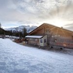 Die-Ochsenhütte-vor-der-Kulisse-des-Latemar