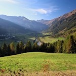 Neben der Knappenkirche entfaltet sich ein bezaubernder Ausblick
