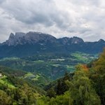 Neben uns erhebt sich der imposante Schlern