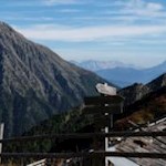 Auf der Aschila-Alm eröffnet sich der Blick auf das Gaisjoch, den Heiligkreuzkofel und den Peitlerkofel