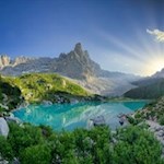 Il lago Sorapis con il Dito di Dio