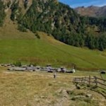 Links der Fane Alm zweigt der Pfad zum Marblsee ab