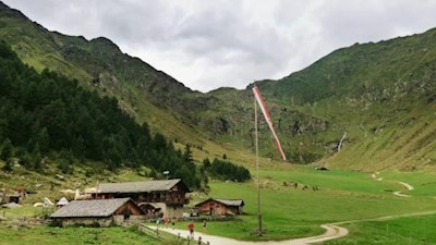 Eingebettet in eine malerische Landschaft, die Wieserhütte