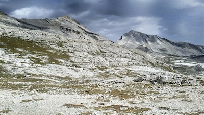 Inmitten der Karstlandschaft der Gadertaler Dolomiten
