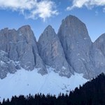 Der Naturerlebnisweg öffnet schöne Ausblicke auf die Geislerspitzen