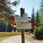 The hike to the Fonda Savio mountain hut is well signposted