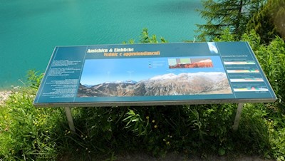 Diese Informationstafel gewährt interessante Einblicke in die umliegende Gletscherwelt