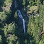 Das Rauschen der gegenüberliegenden Wasserfälle begleitet den Aufstieg zur Allrissalm