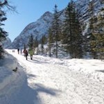 Durch den knirschenden Schnee zur Dreischusterhütte