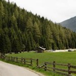 Der weitläufige Wanderparkplatz im hintersten Valler Tal