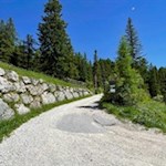 Vom Parkplatz Kaiserstein führt ein breiter Wanderweg zur Masare Hütte