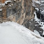 Der Wanderweg windet sich zunächst ziemlich steil nach oben 