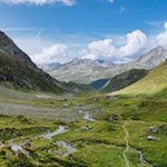 Entlang des mäandrierenden Rötbaches durchs Röttal