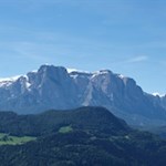 Unser Blick fällt auf den schneebedeckten Schlern