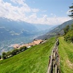 Auf dem Rückweg nach St. Martin im Kofel öffnen sich malerische Ausblicke