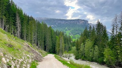 Auf dem Rückweg öffnen sich schöne Ausblicke auf die Gardenaccia
